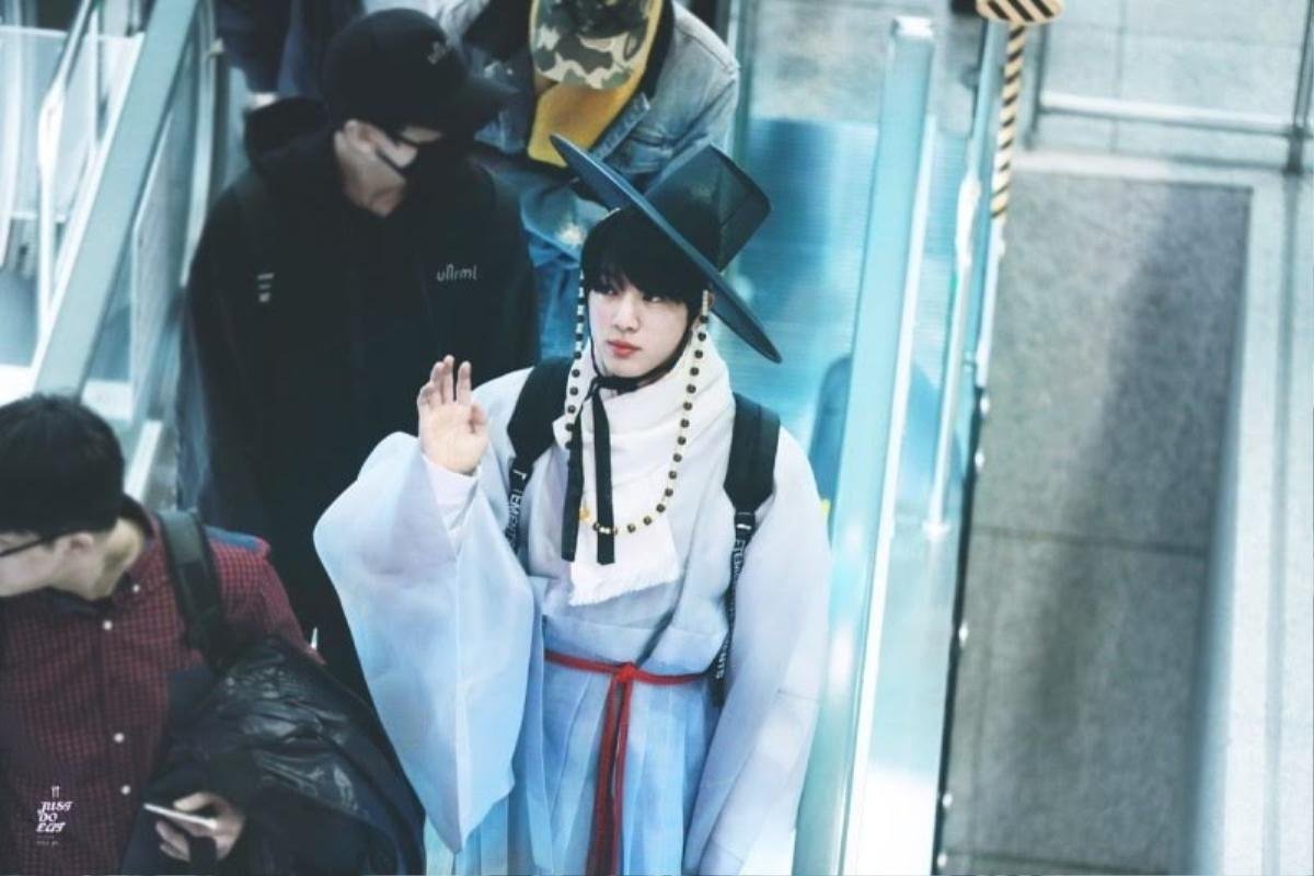 Jimin diện hanbok giá rẻ siêu lung linh - 6 lần BTS lồng lộn trong trang phục truyền thống Ảnh 15