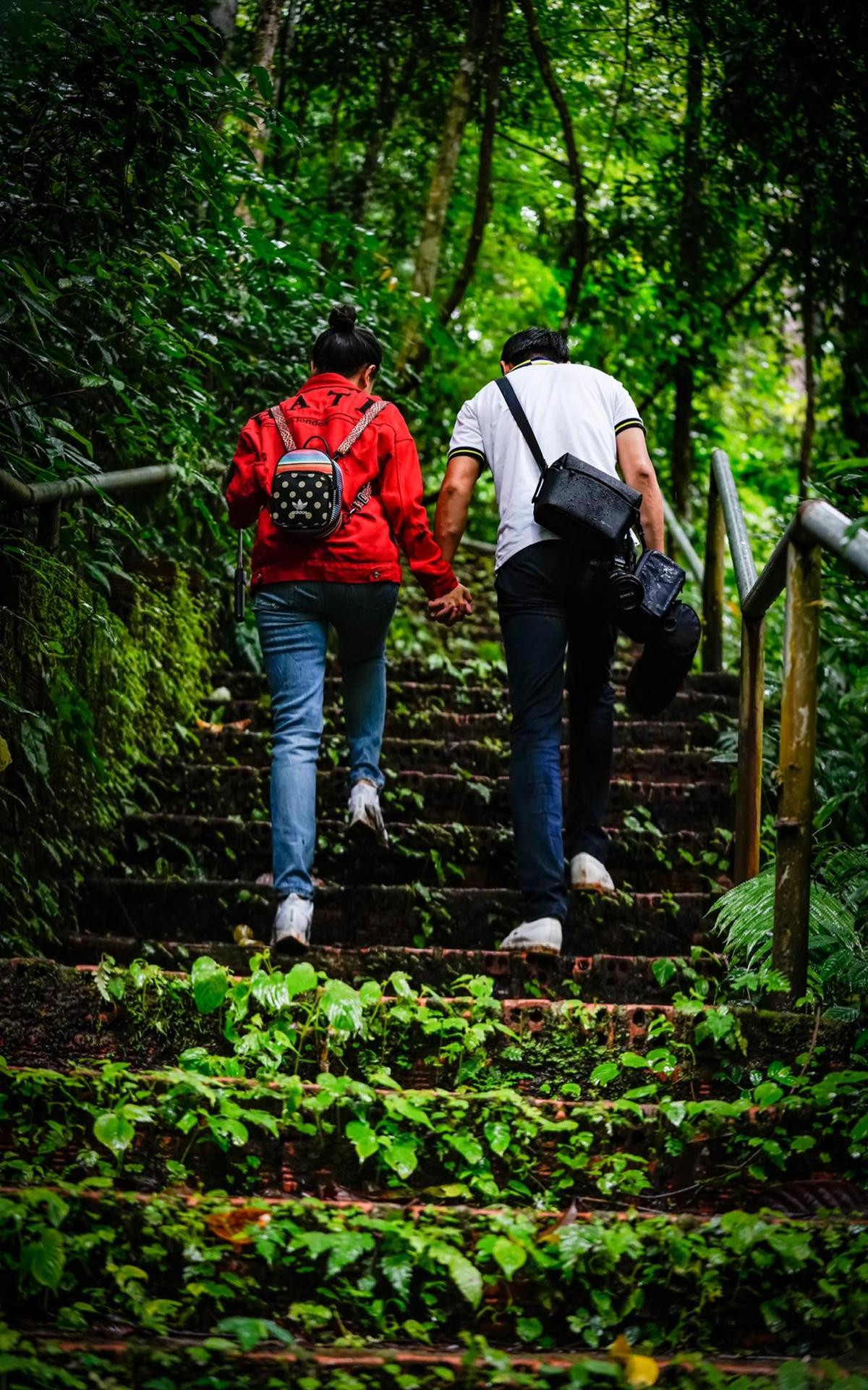 Càng gần ngày cưới, Vân Hugo để lộ diện mạo bạn trai đại gia: Nam tính, chững chạc 'vạn người mê' Ảnh 4