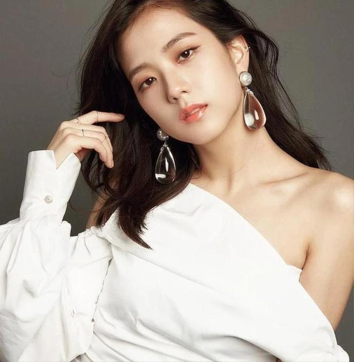 Jisoo (BlackPink) xác nhận 'yêu đương' Jung Hae In, trong phim mới của bộ đôi biên kịch và đạo diễn 'SKY Castle' Ảnh 3