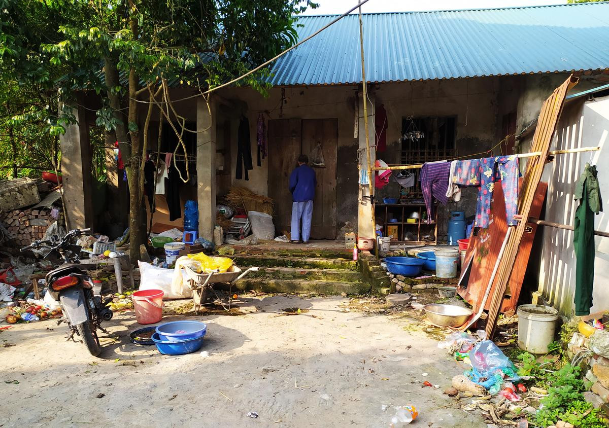 Cuộc sống khốn khó qua ngày của cặp vợ 41 chồng 20 tuổi: 'Hôm nào không bán được thì ngồi khều ốc ăn trừ bữa' Ảnh 4