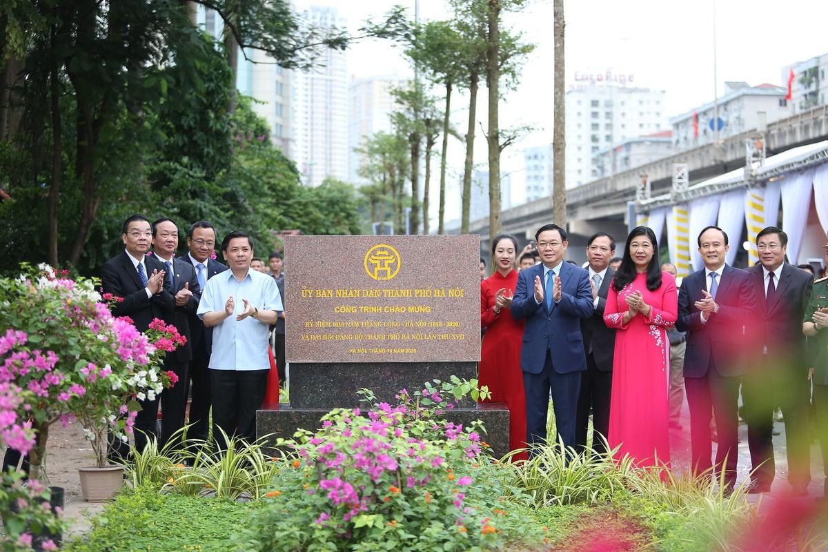 Cận cảnh cầu vượt hồ Linh Đàm chính thức được thông xe, nhiều người Hà Nội thích thú khi đi qua Ảnh 12