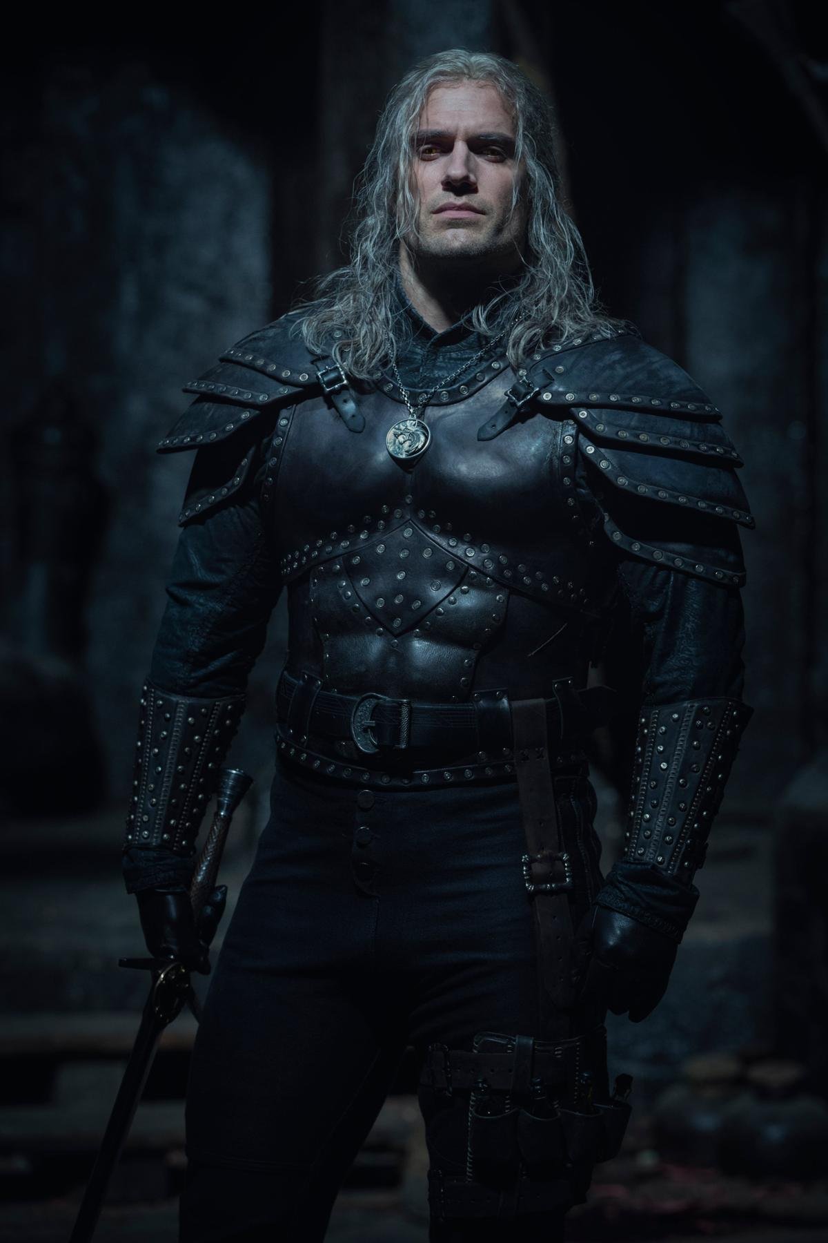 The Witcher mùa 2: Lộ diện loạt hình ảnh Henry Cavill cực điển trai trong trang phục mới Ảnh 3