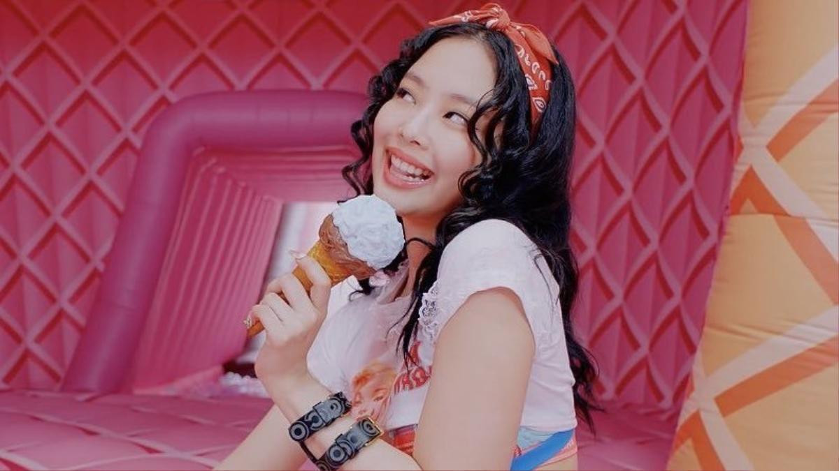 Trang phục y tá đầy gợi cảm Jennie Black Pink mặc trong MV Lovesick Girls bị Liên minh Y Tế Hàn Quốc 'sờ gáy' Ảnh 5