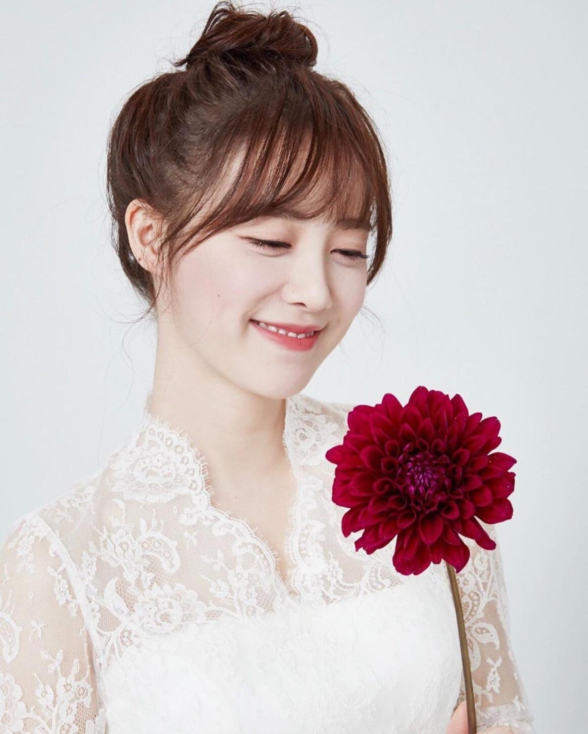 Goo Hye Sun tung 'ảnh cưới' nền nã chưa từng công bố, fan soi ra điểm giống Lee Min Ho Ảnh 8