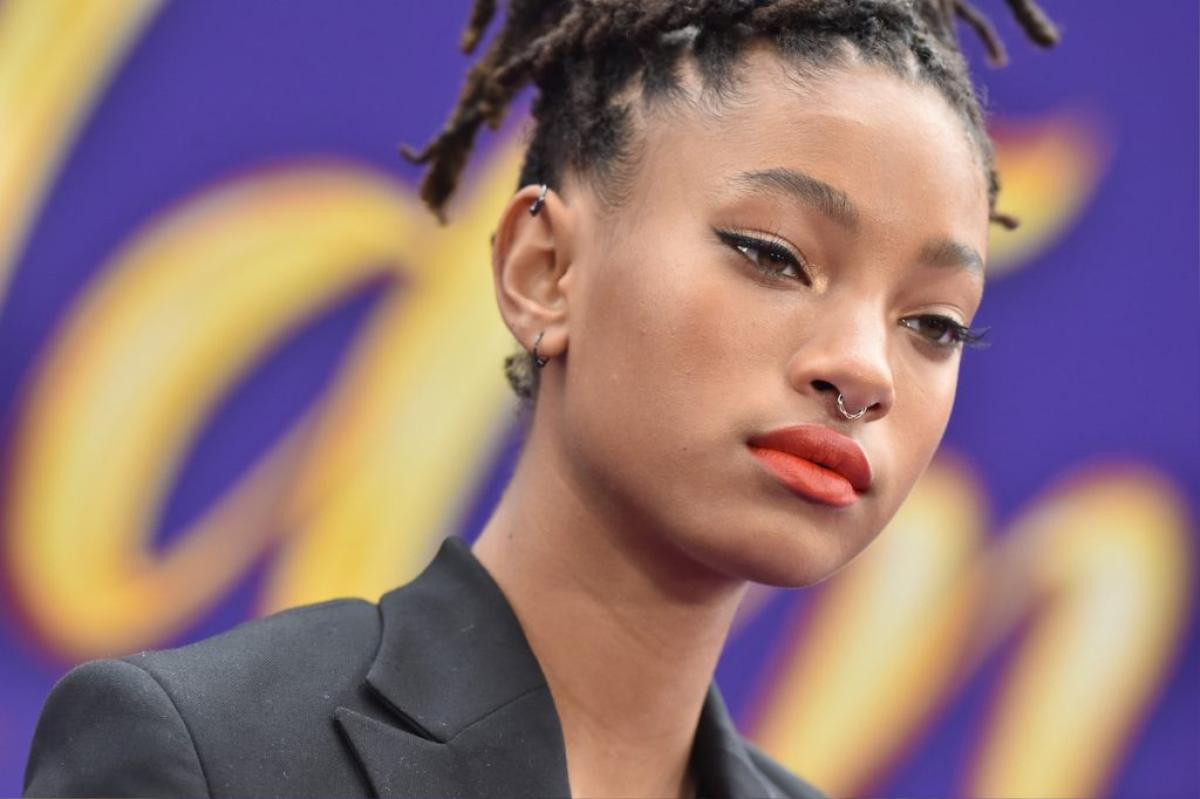 Willow Smith trải lòng về người cha nổi tiếng Will Smith và tuổi thơ nổi loạn. Ảnh 1