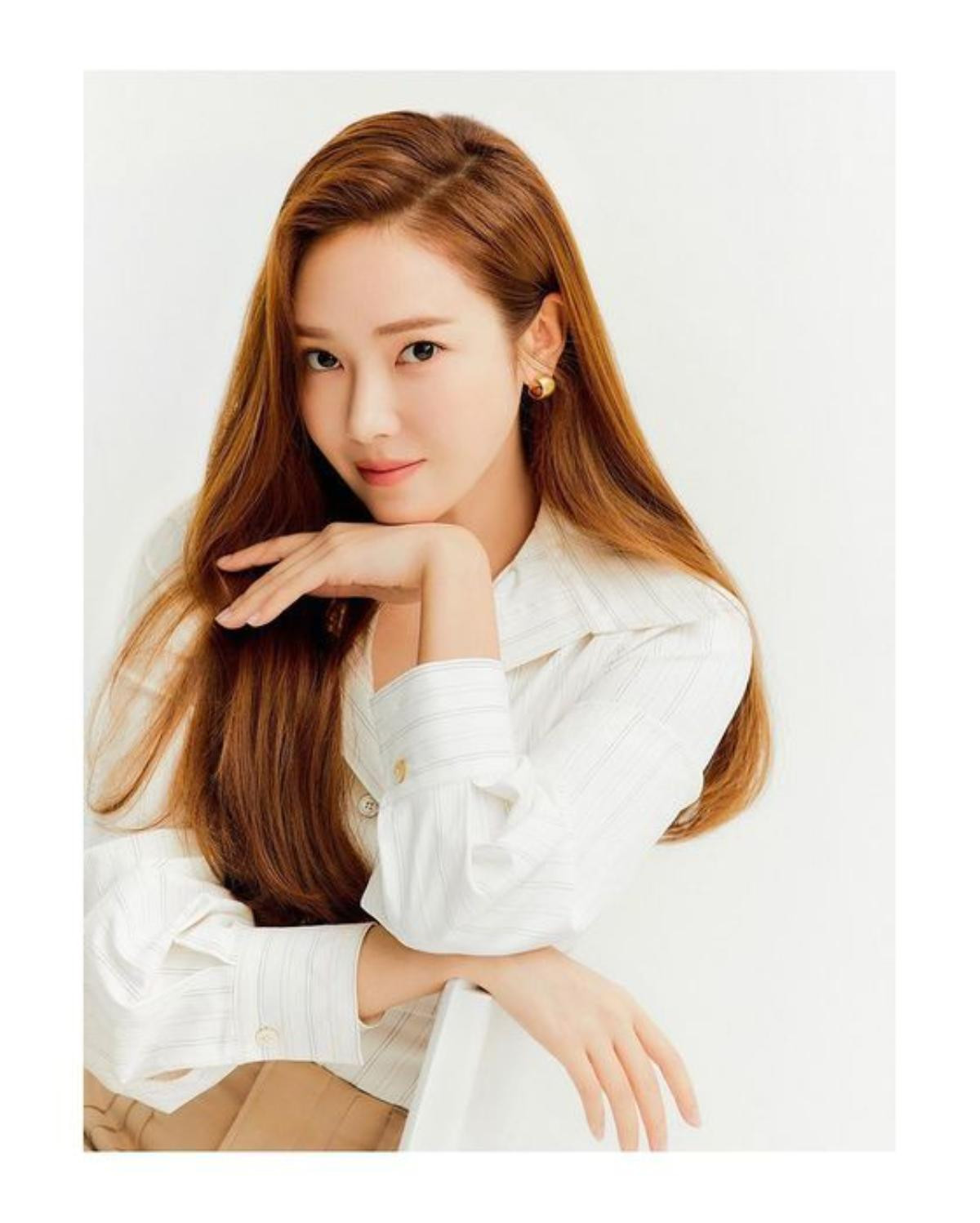 Chị em nhà Jessica và Krystal đã cho thấy độ visual toả sáng mang đậm chất mùa Thu trong bộ ảnh mới Ảnh 6