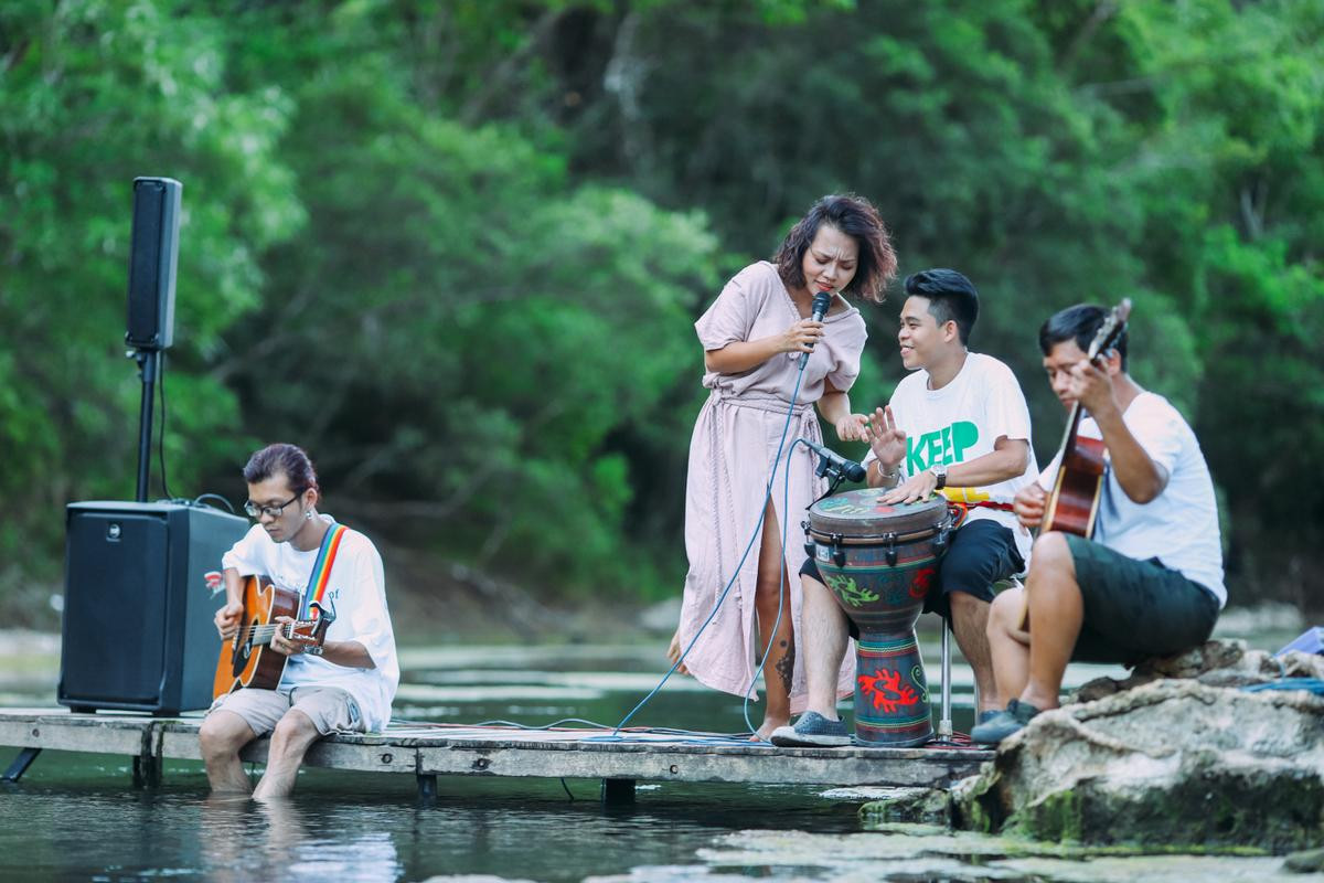 Thái Thùy Linh: Vét hết đồng tiền cuối cùng để thực hiện những chuyến du ca của cuộc đời Ảnh 5