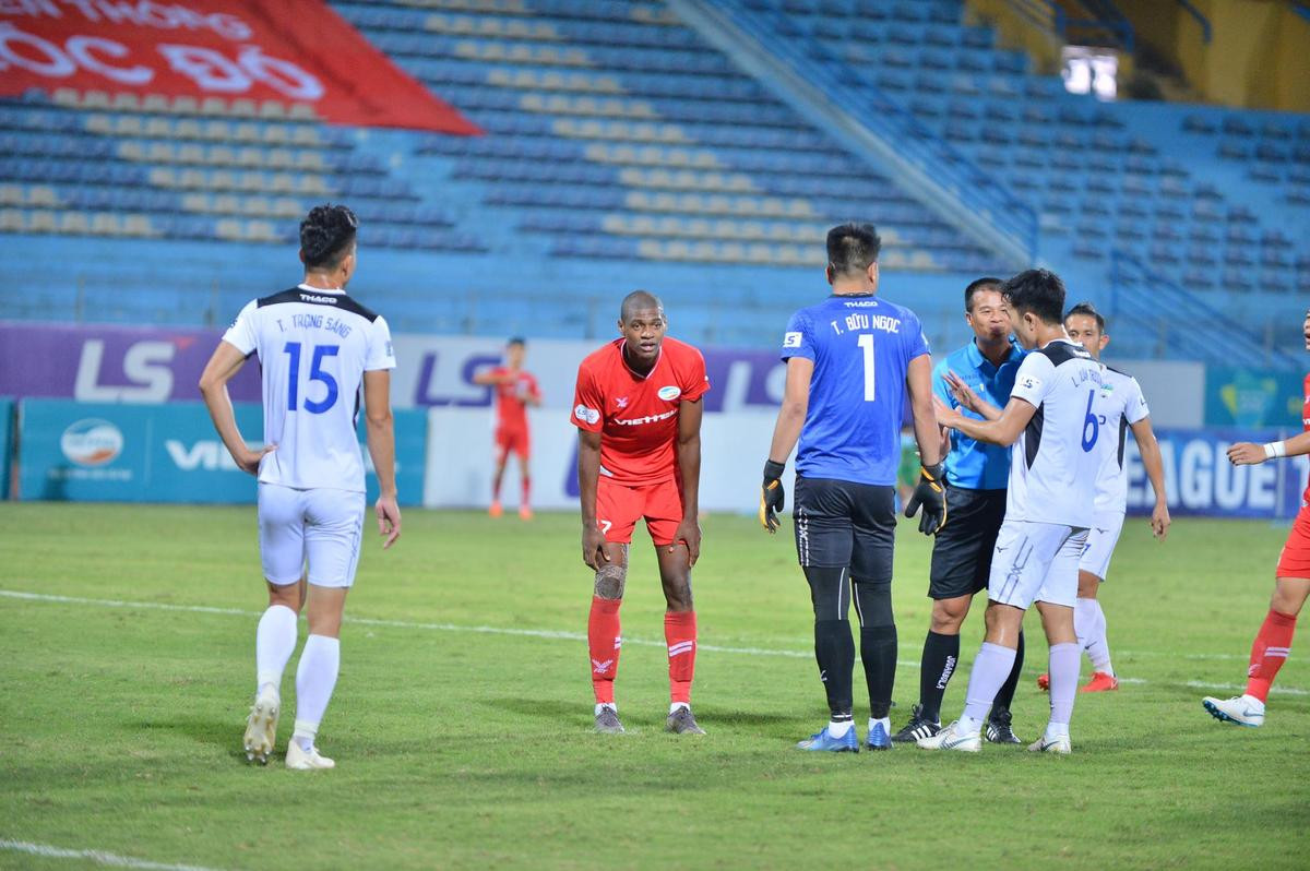 'HAGL không đặt mục tiêu Top cao, quan trọng là chơi cống hiến' Ảnh 2