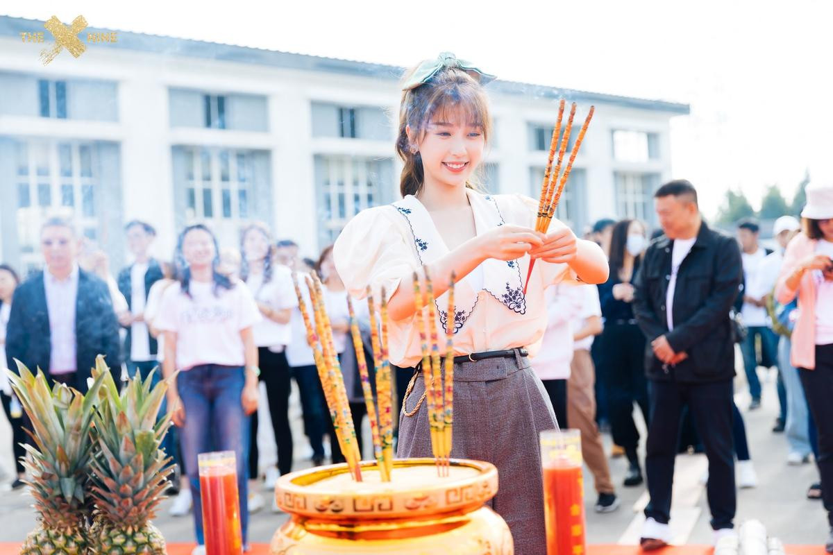 'Khúc biến tấu ánh trăng' khai máy: Ngu Thư Hân nhí nhảnh, Đinh Vũ Hề lạnh lùng Ảnh 8