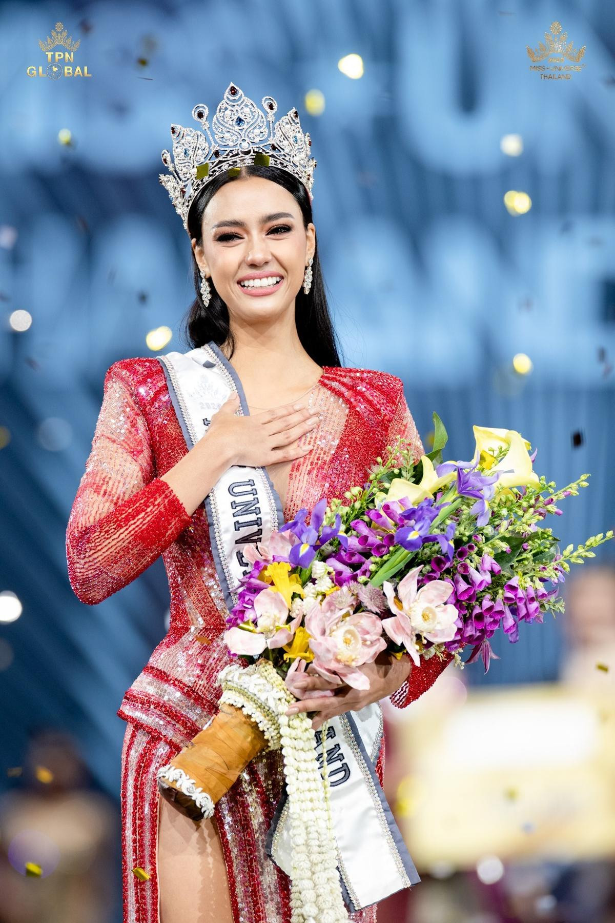 Bản sao Catriona Gray đăng quang Hoa hậu Hoàn vũ Thái Lan 2020: Khánh Vân gặp đối thủ '5000 máu' Ảnh 1