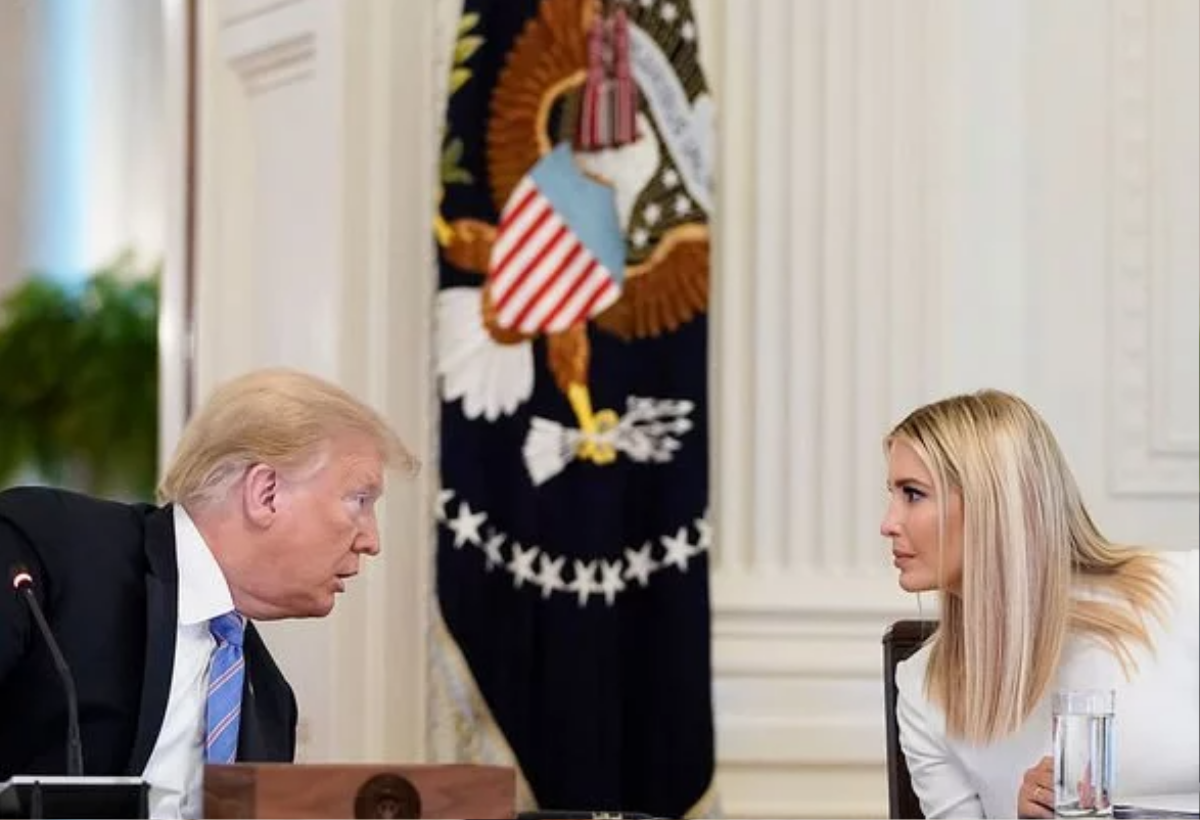 Ngôn ngữ cơ thể cho thấy điều gì ở Ivanka Trump trong nhiệm kỳ của người cha tổng thống? Ảnh 3