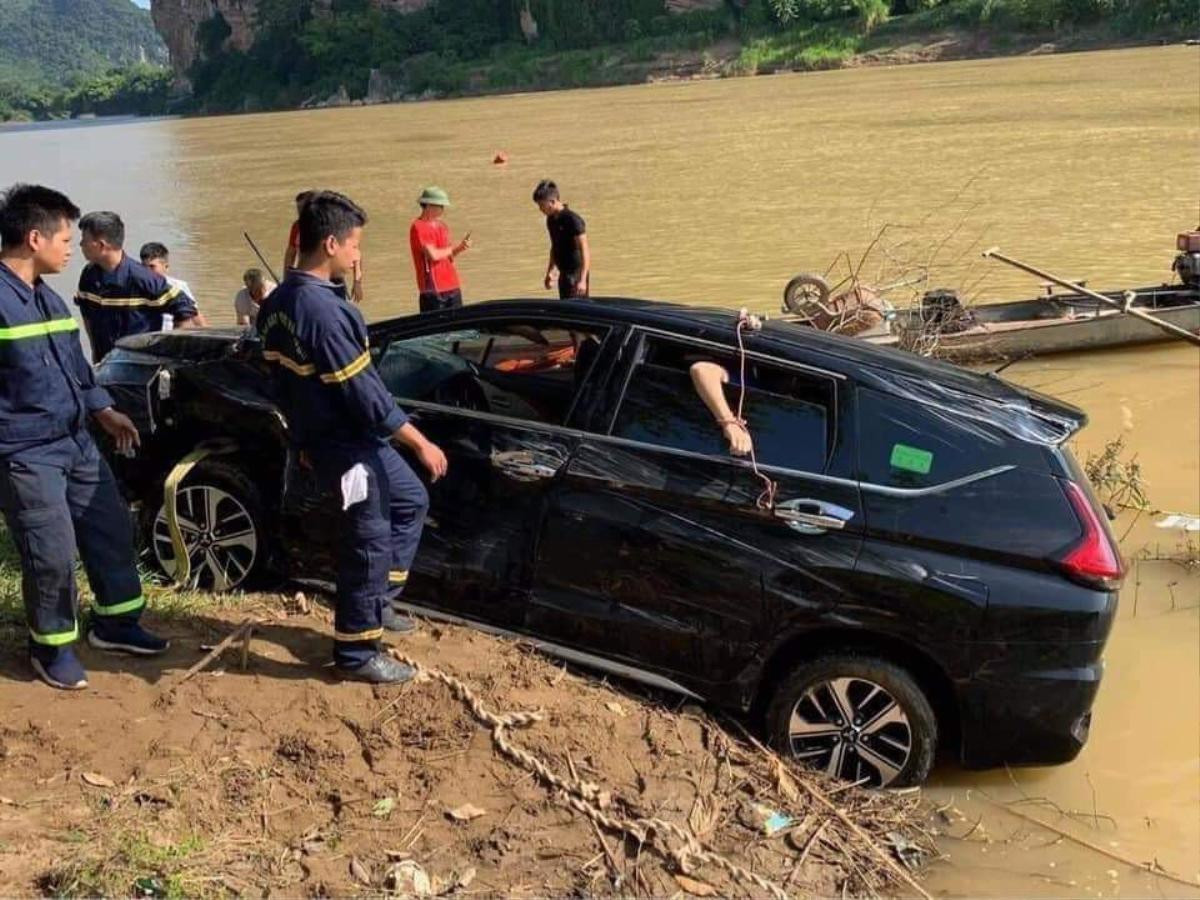 Ô tô 7 chỗ lao xuống sông Mã, 3 người bên trong tử vong thương tâm Ảnh 1