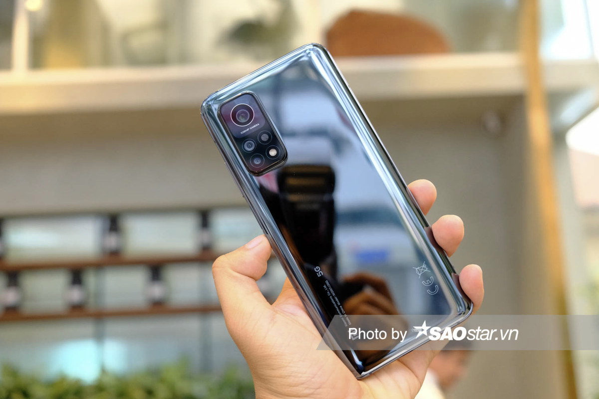 Trên tay Xiaomi Mi 10T Pro 5G: Mặt lưng bóng bẩy, camera là điểm nhấn Ảnh 3