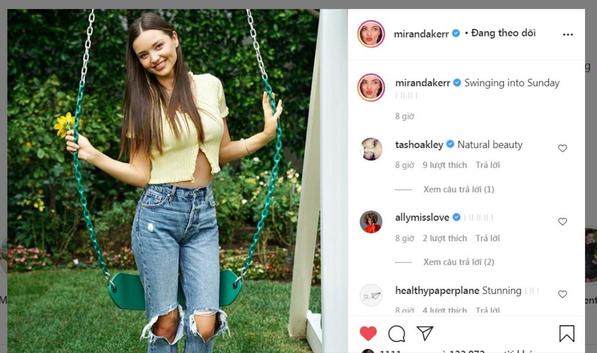 Thiên thần nội y Miranda Kerr gái 3 con át vía Jennie Black Pink khi đụng áo croptop khoe eo thon Ảnh 4