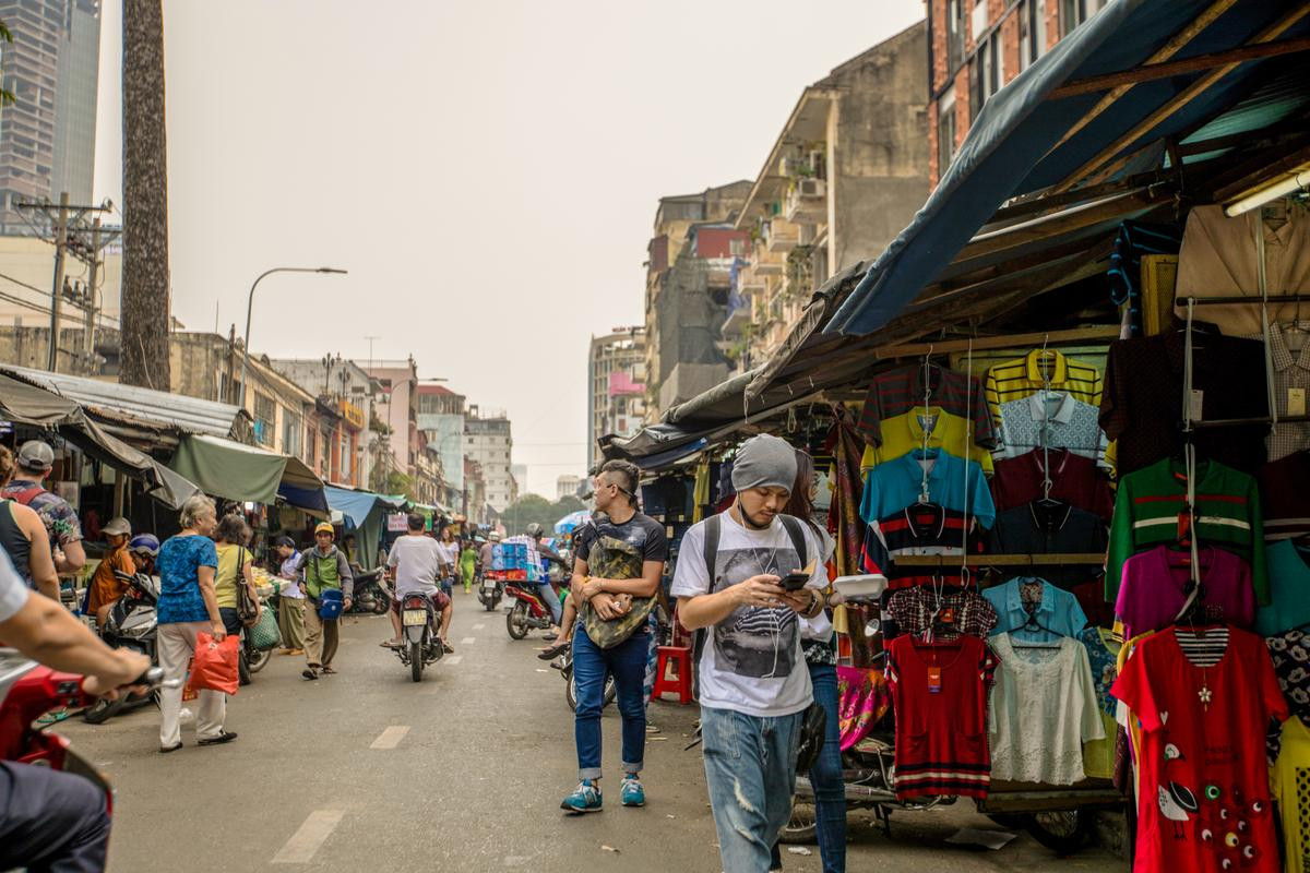 Namewee - Nam ca sĩ Malaysia từng hát cùng Hồ Quang Hiếu chấp nhận thử thách du lịch của Khả Ngân tại Việt Nam Ảnh 5