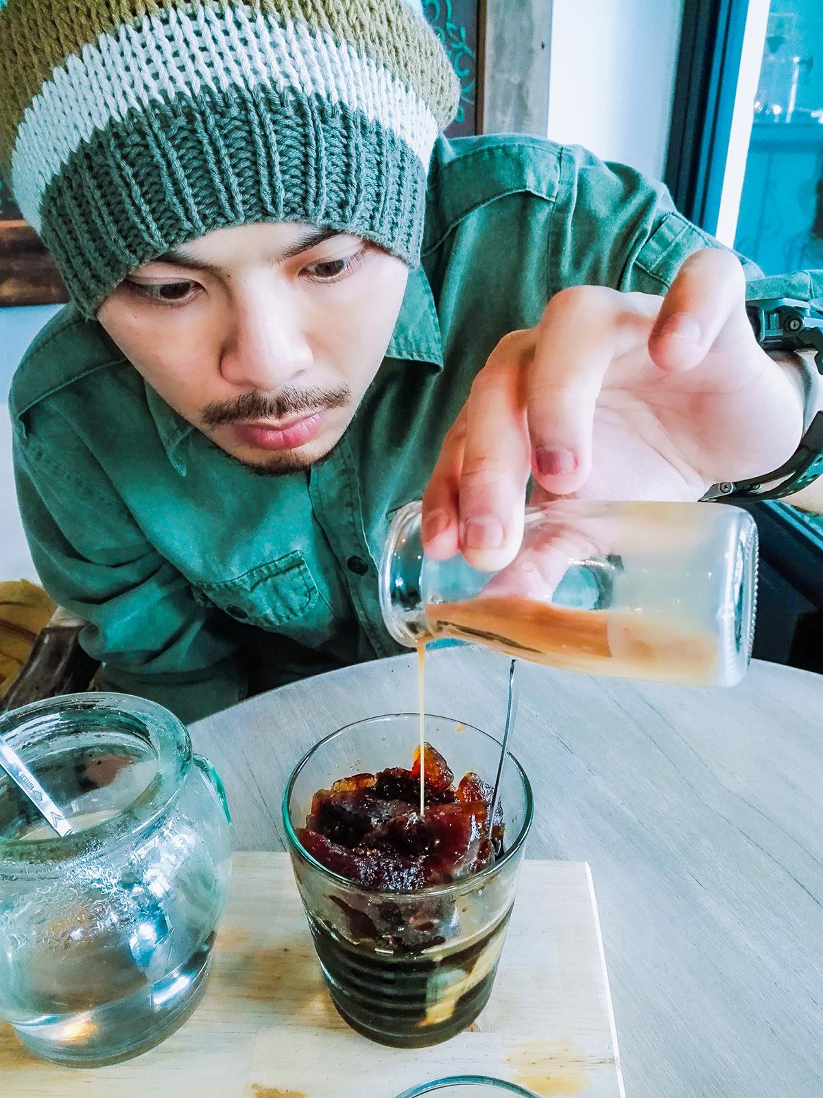 Namewee - Nam ca sĩ Malaysia từng hát cùng Hồ Quang Hiếu chấp nhận thử thách du lịch của Khả Ngân tại Việt Nam Ảnh 8