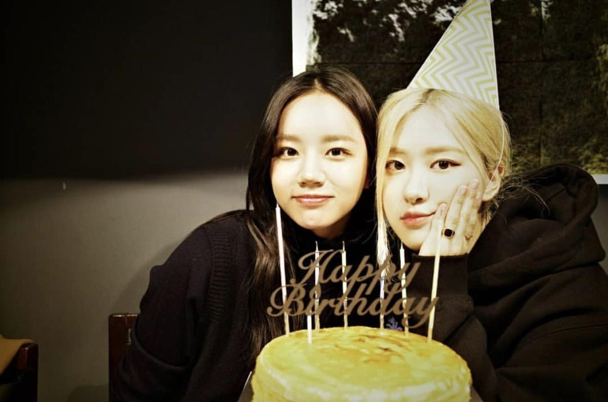 Rosé và Jisoo (BlackPink) đọ sắc cùng đàn chị Hyeri Ảnh 1