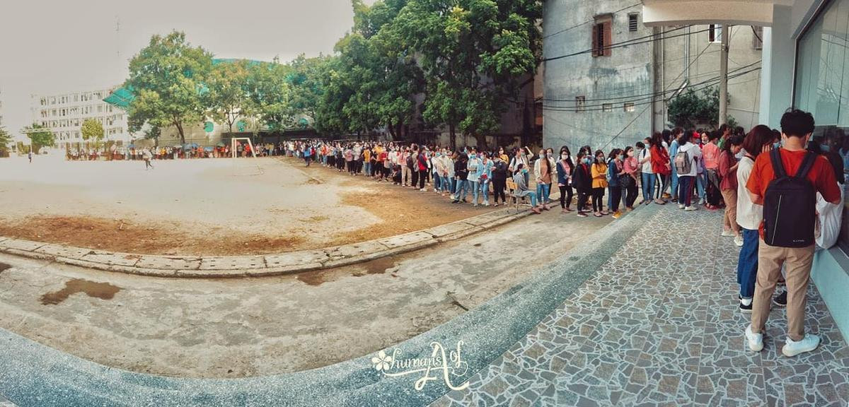 Sinh viên xếp hàng trước thư viện để mượn giáo trình khiến dân mạng ngạc nhiên: 'Cứ như đi xem concert của thần tượng vậy!' Ảnh 4