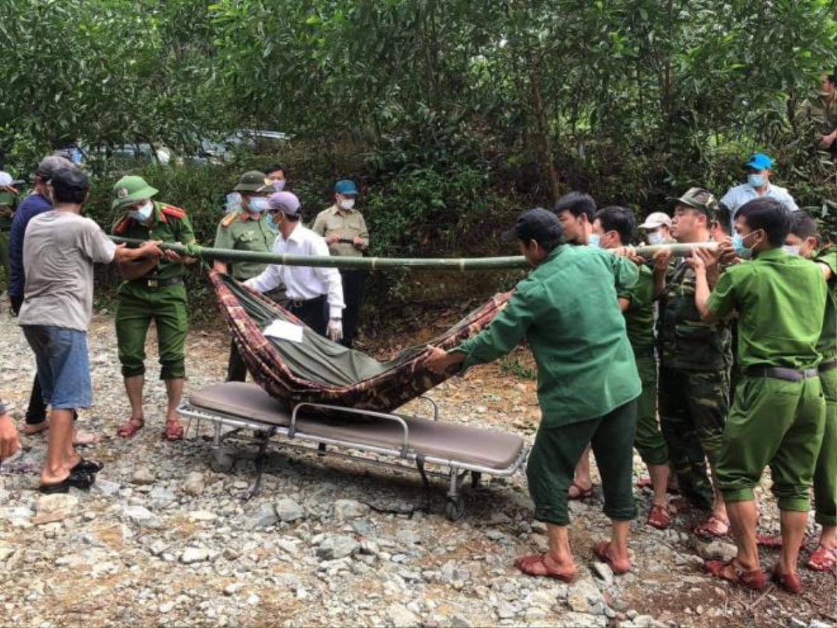 Vụ sạt lở Thủy điện Rào Trăng 3: Cứu được 19 công nhân, đưa thi thể đầu tiên ra ngoài theo đường thủy Ảnh 3