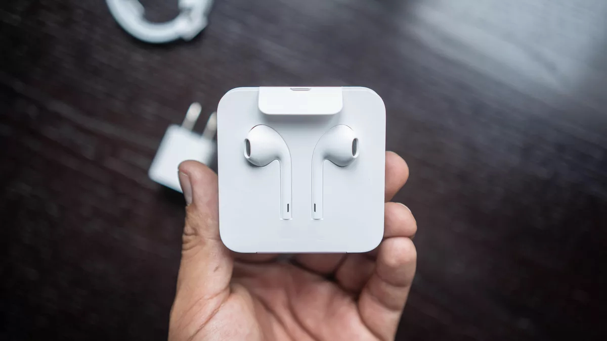 Apple giảm giá tai nghe EarPods và củ sạc sau quyết định gây tranh cãi với iPhone 12 Ảnh 2