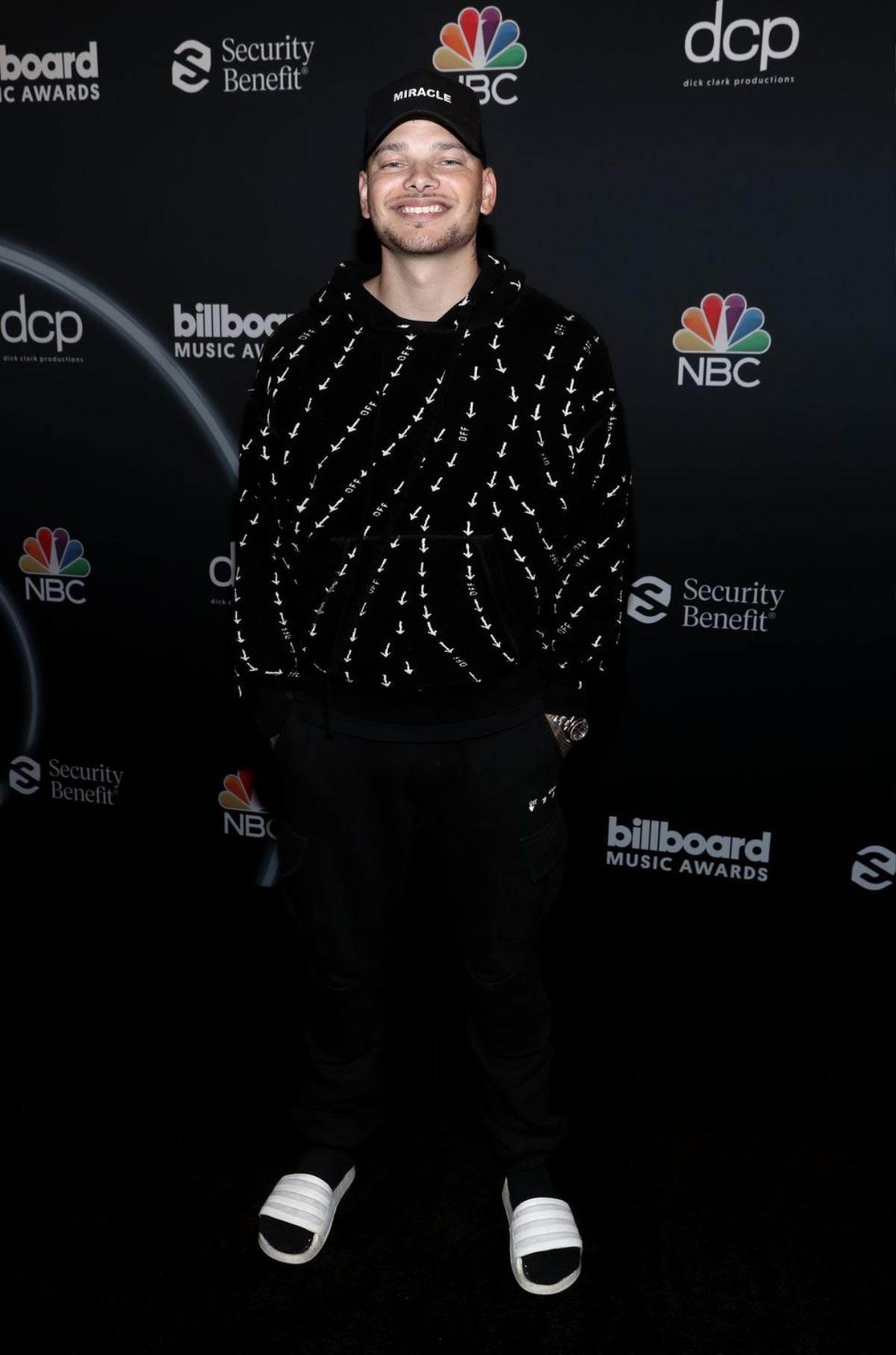 Thảm đỏ Billboard Music Awards 2020: Billie Eilish diện đồ kín bưng, không khí ảm đạm vì thiếu vắng nhiều tên tuổi đình đám Ảnh 13