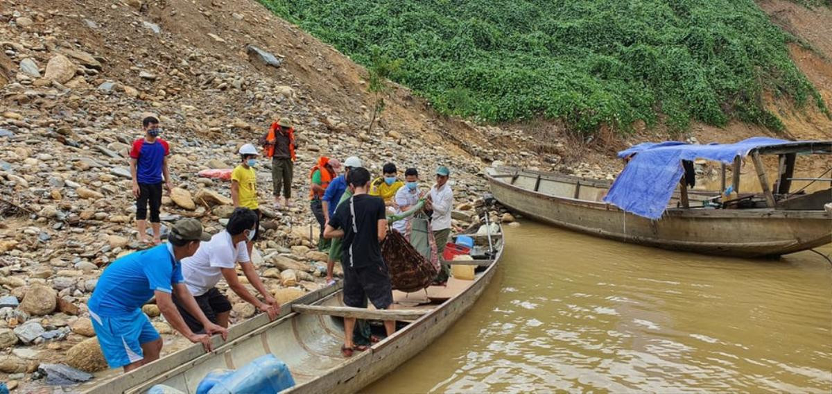 Đất đá vùi lấp mọi thứ tại hiện trường xảy ra sự cố sạt lở Thủy điện Rào Trăng 3 Ảnh 6