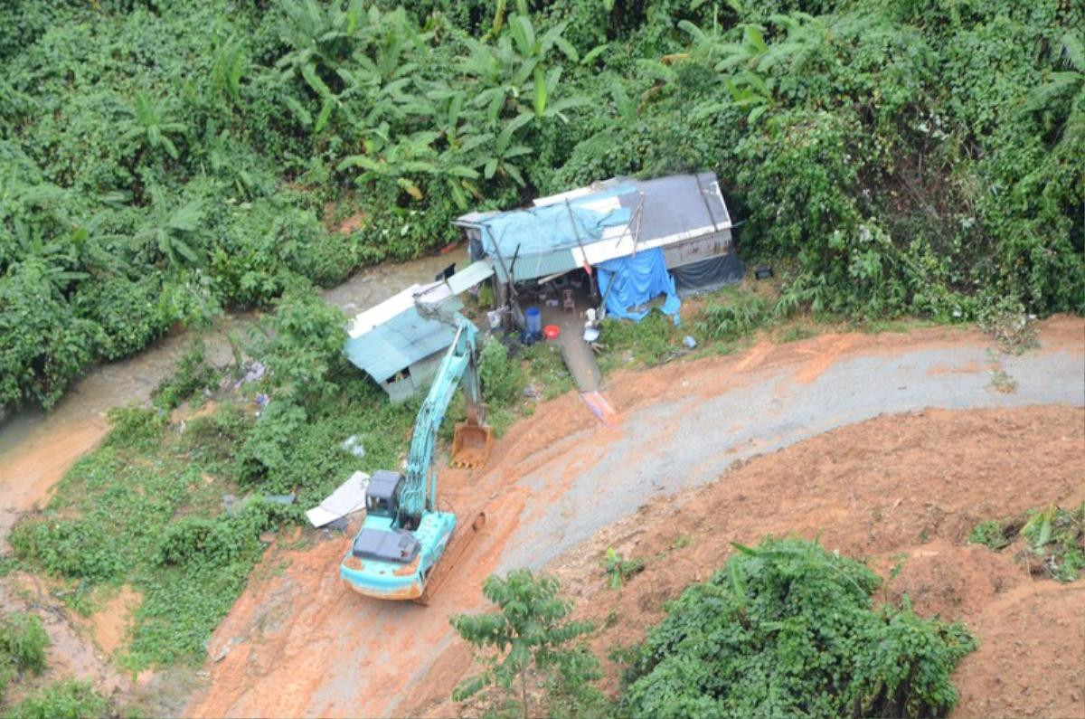 Đất đá vùi lấp mọi thứ tại hiện trường xảy ra sự cố sạt lở Thủy điện Rào Trăng 3 Ảnh 8