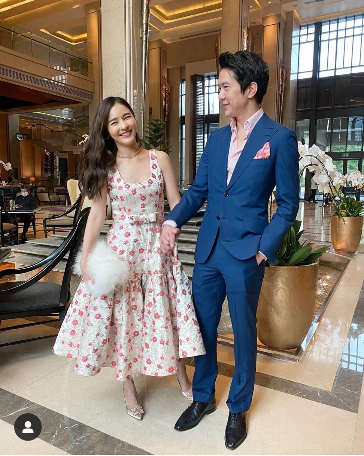 Aom Sushar đăng ảnh ngọt ngào kỉ niệm 3 năm yêu nhau cùng với anh chàng bạn trai thượng lưu Ảnh 11