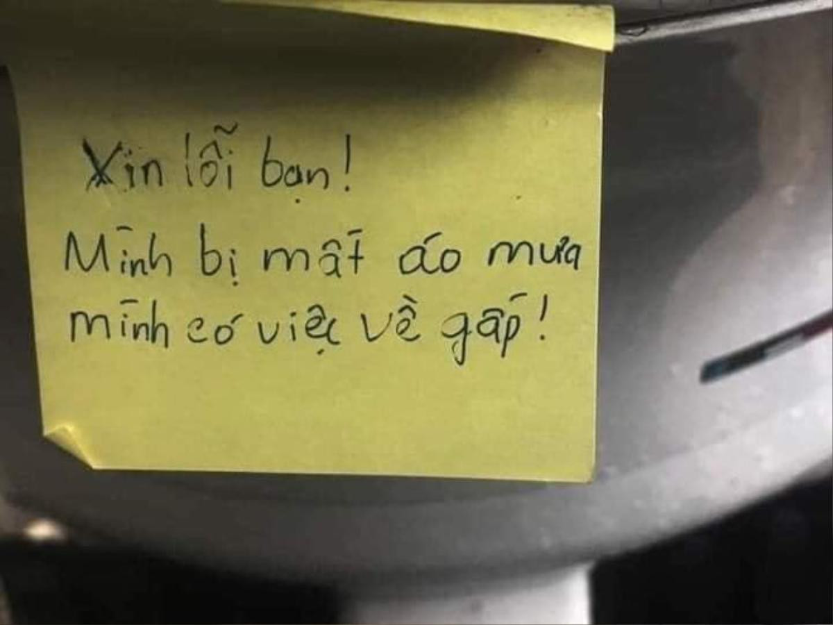 'Tên trộm' lấy đi chiếc áo mưa rồi để lại lời nhắn khiến cư dân mạng tranh cãi dữ dội Ảnh 1