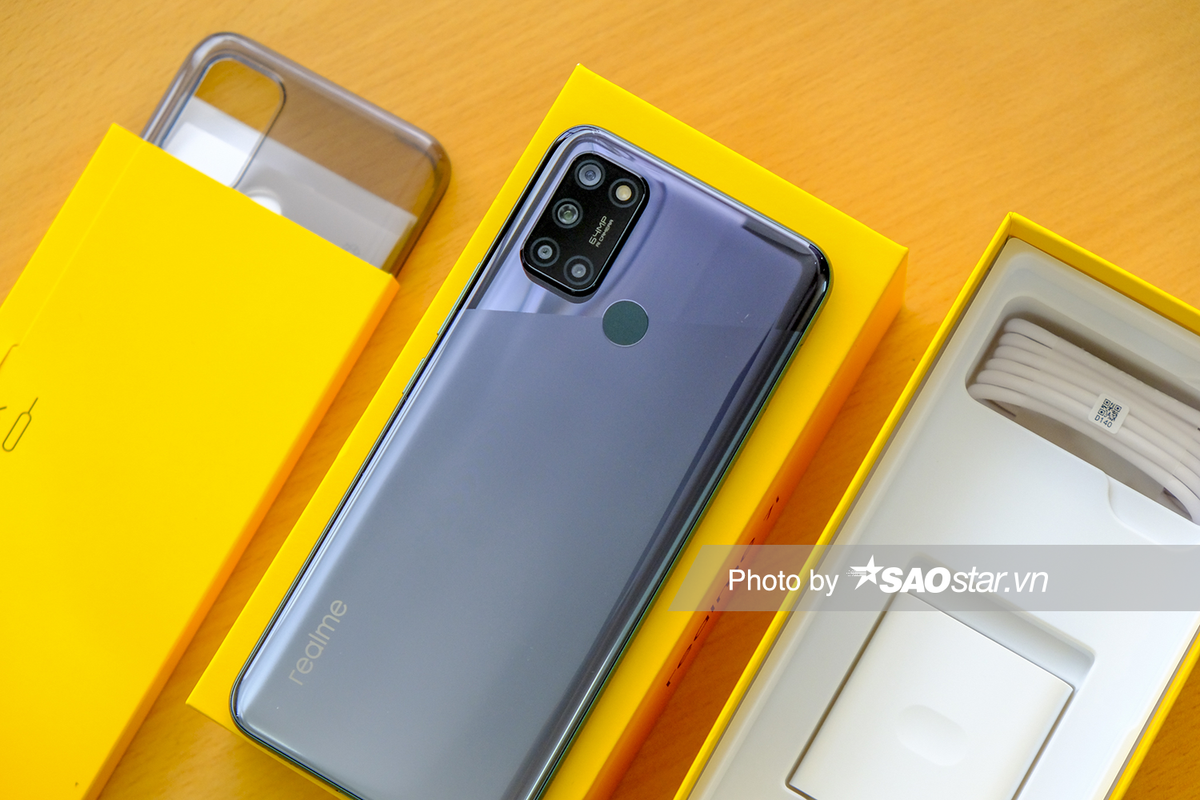 Mở hộp 'tân binh' smartphone tầm trung Realme 7i tại VN Ảnh 2