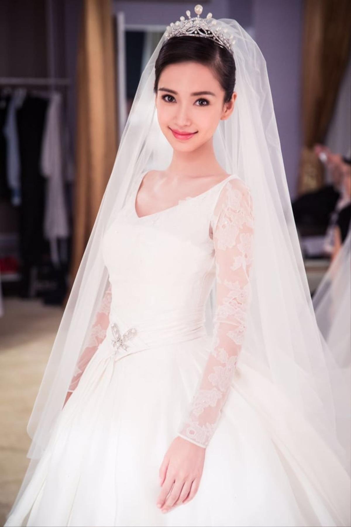 Fan ngây ngất vì Địch Lệ Nhiệt Ba & Angelababy mặc váy cưới đẹp như công chúa cổ tích Ảnh 4