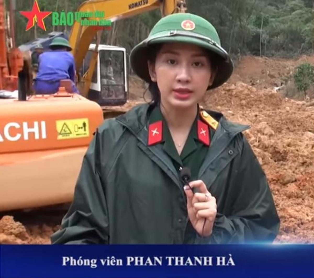 Tác nghiệp vùng lũ miền Trung, nữ phóng viên 'lọt mắt xanh' dân mạng bởi nhan sắc xinh đẹp cuốn hút Ảnh 1