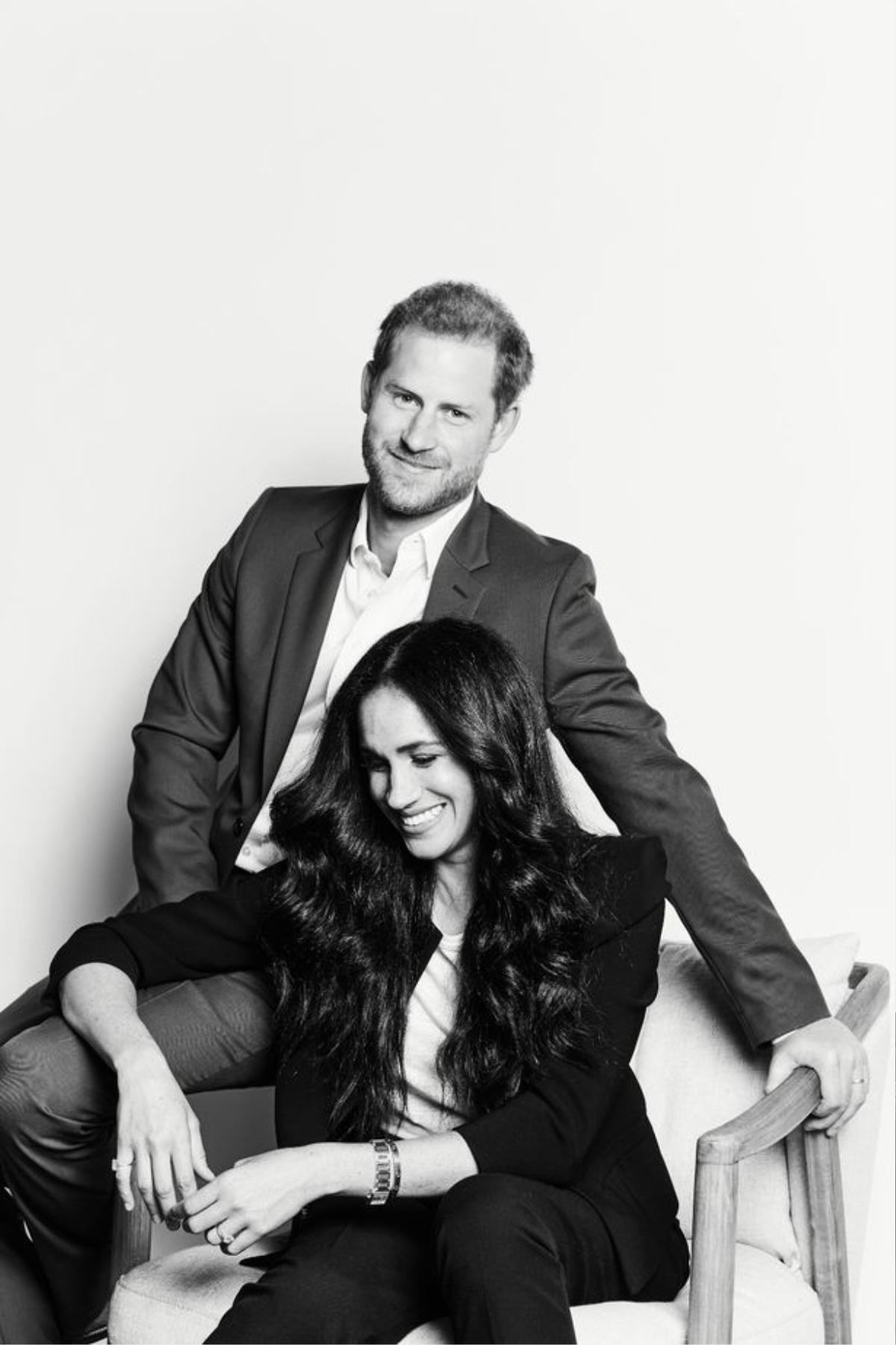 Ảnh mới 'rất khác' của Hoàng từ Harry và Meghan Markle Ảnh 1