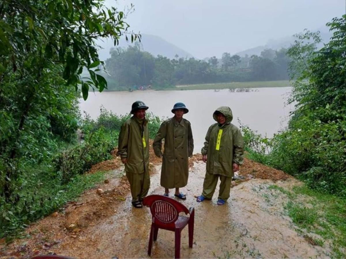 Qua đập tràn để mua lương thực, người đàn ông ở Nghệ An bị nước lũ cuốn trôi Ảnh 2