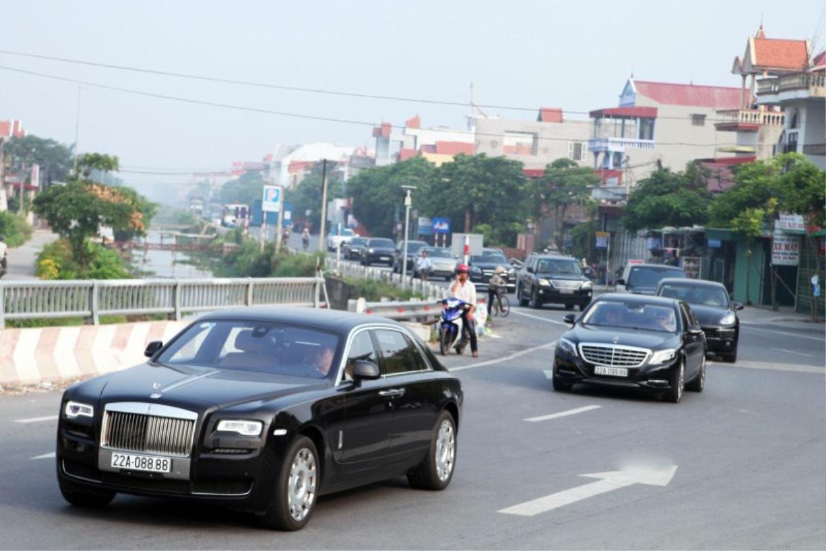 Tuyên Quang: Đám cưới siêu 'khủng' tổ chức trong lâu đài dát vàng, rước dâu bằng Rolls-Royce tứ quý 8888 Ảnh 2