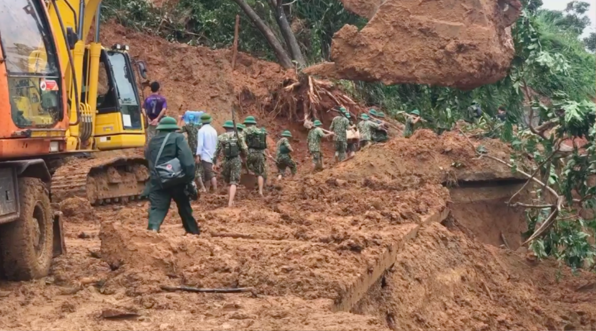 Đã tìm thấy 8 thi thể bị vùi lấp trong vụ sạt lở ở Đoàn 337 Ảnh 5