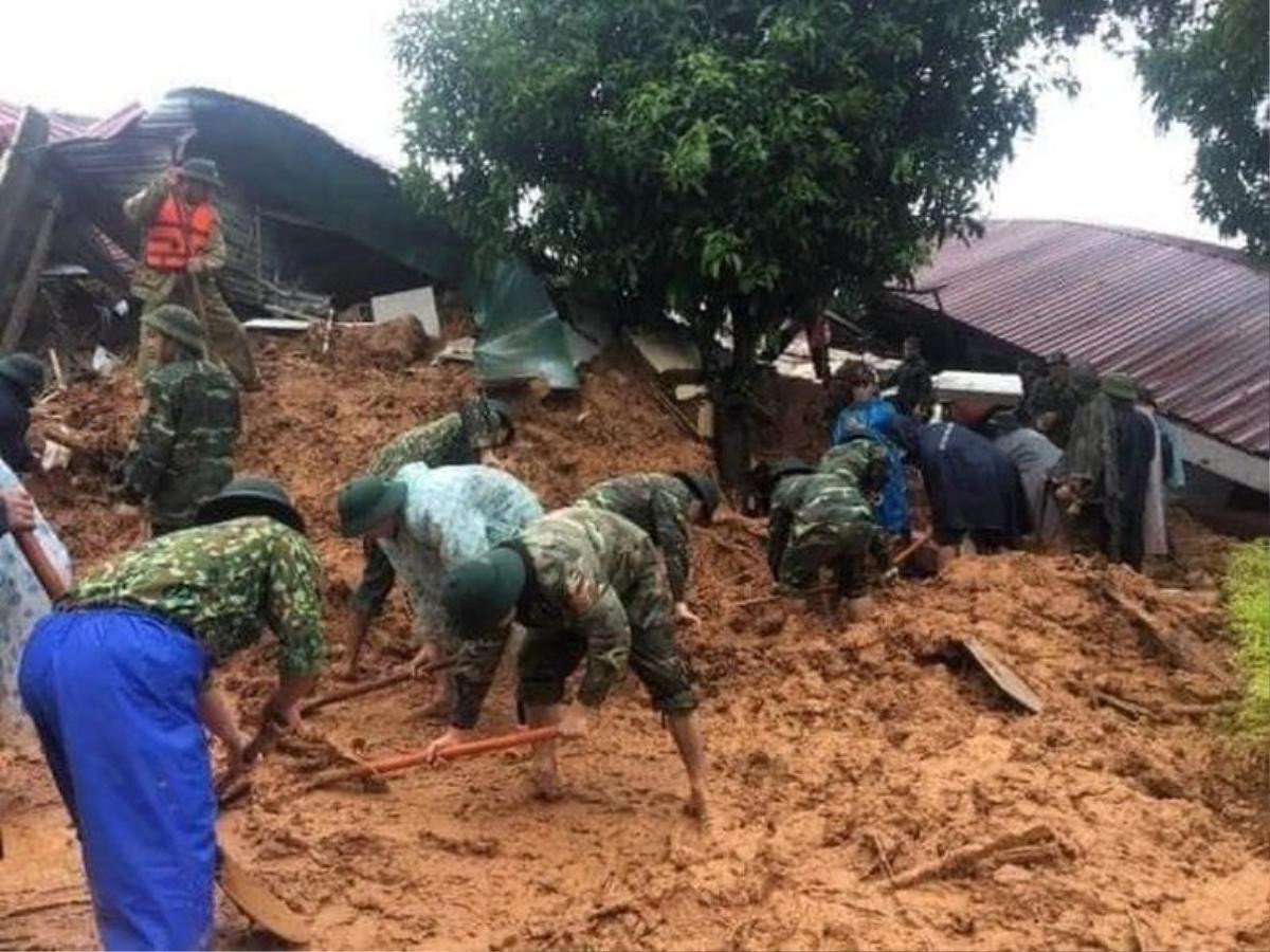 Đã tìm thấy 12 thi thể cán bộ chiến sĩ bị vùi lấp do sạt lở ở Quảng Trị, trực thăng sẵn sàng tham gia công tác cứu hộ Ảnh 1