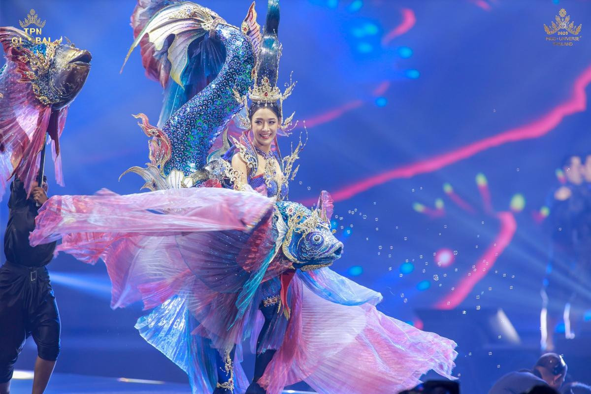 Hoa hậu Thái Lan chọn Trang phục dân tộc 'đẹp muốn xỉu' tới Miss Universe 2020, fan Việt như ngồi trên đống lửa Ảnh 5