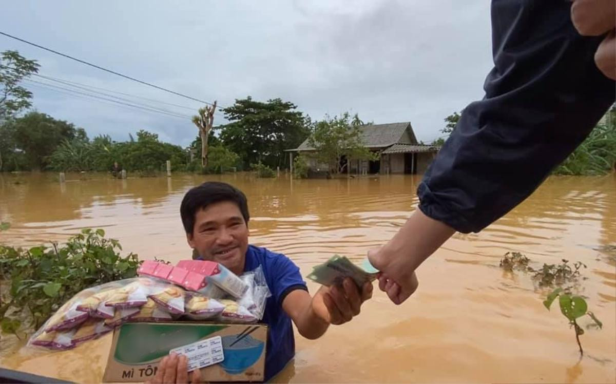 Thủy Tiên kêu gọi quyên góp hơn 60 tỷ đồng, bộc bạch: 'Chân ghẻ quá có khi nào bị chồng bỏ không?' Ảnh 3