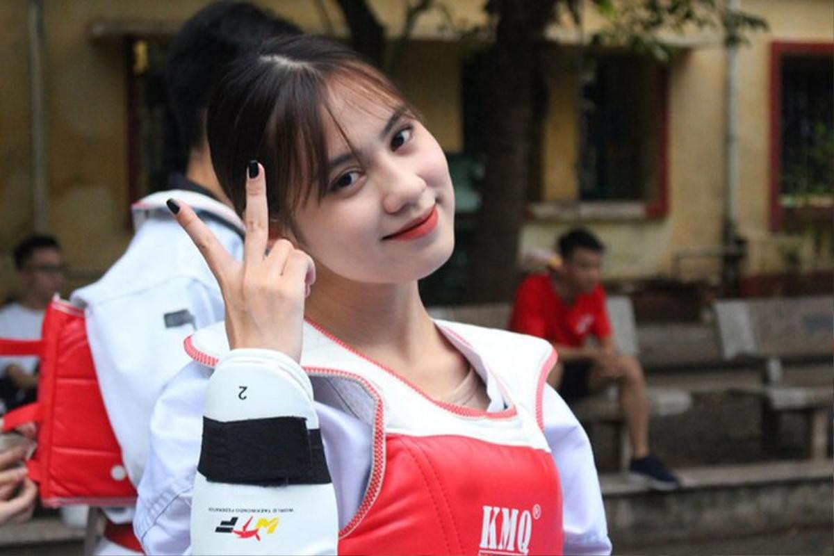 Dàn nữ sinh vừa sở hữu nhan sắc 'cực phẩm' vừa giỏi Taekwondo của đại học Kinh tế quốc dân Ảnh 8