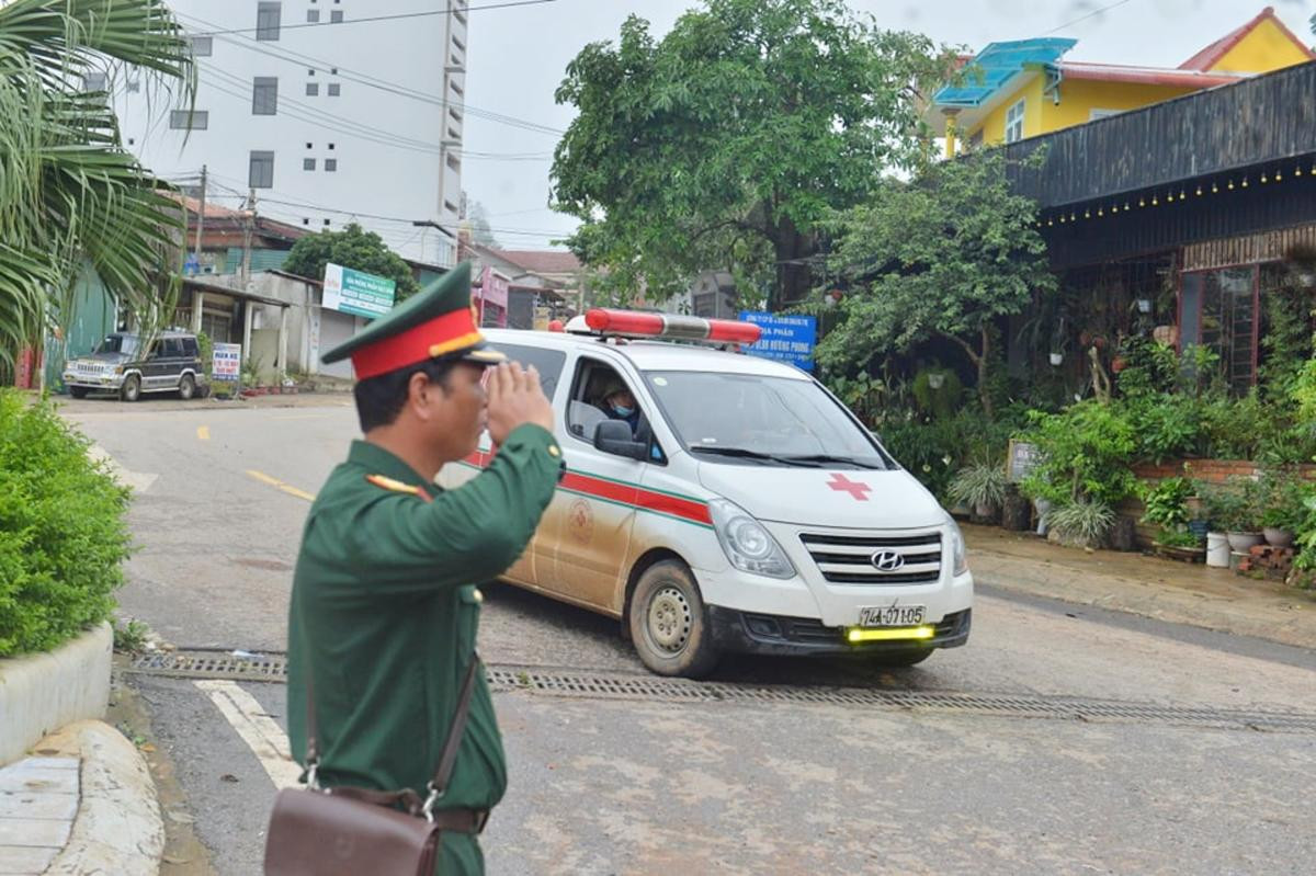 Lời hẹn dang dở của chiến sĩ hy sinh khi bị núi lở vùi lấp ở Quảng Trị: 'Anh nói sẽ tổ chức 20/10 cho vợ, mà nay lại trở về trên chiếc xe cứu thương' Ảnh 2