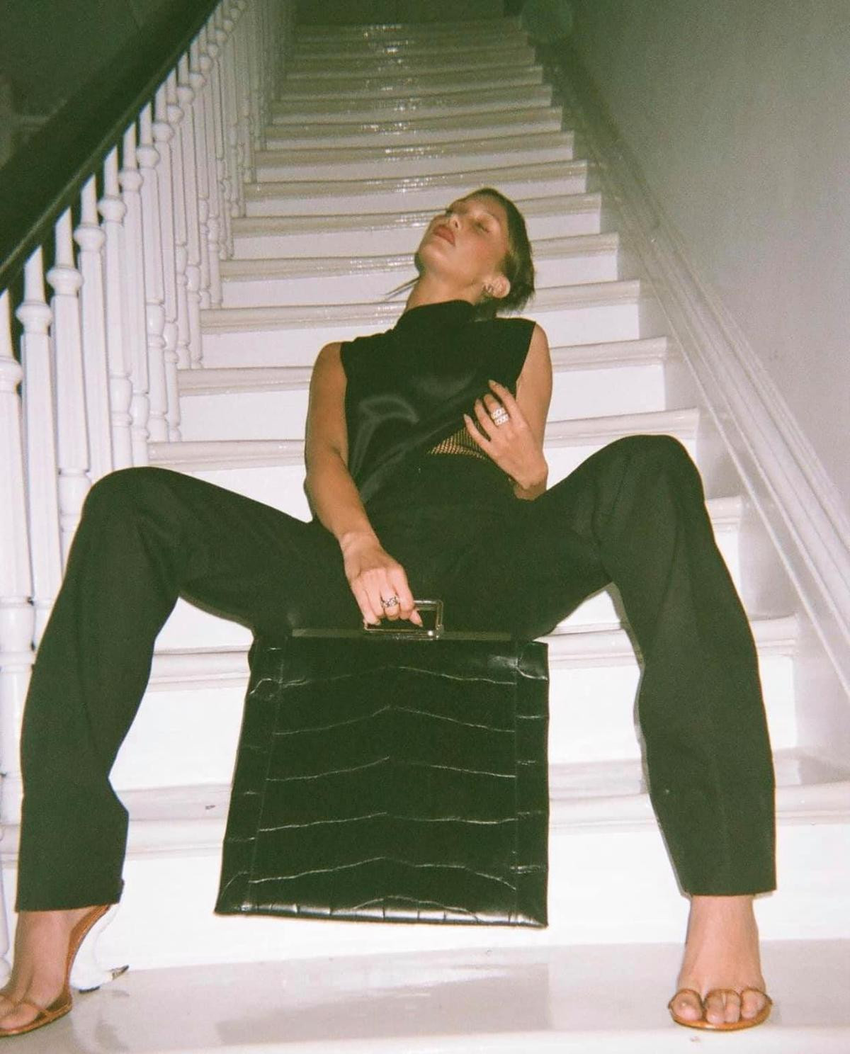 Kendall Jenner vào mà xem trình pose dáng của bạn thân Bella Hadid ngày càng đỉnh cao Ảnh 2