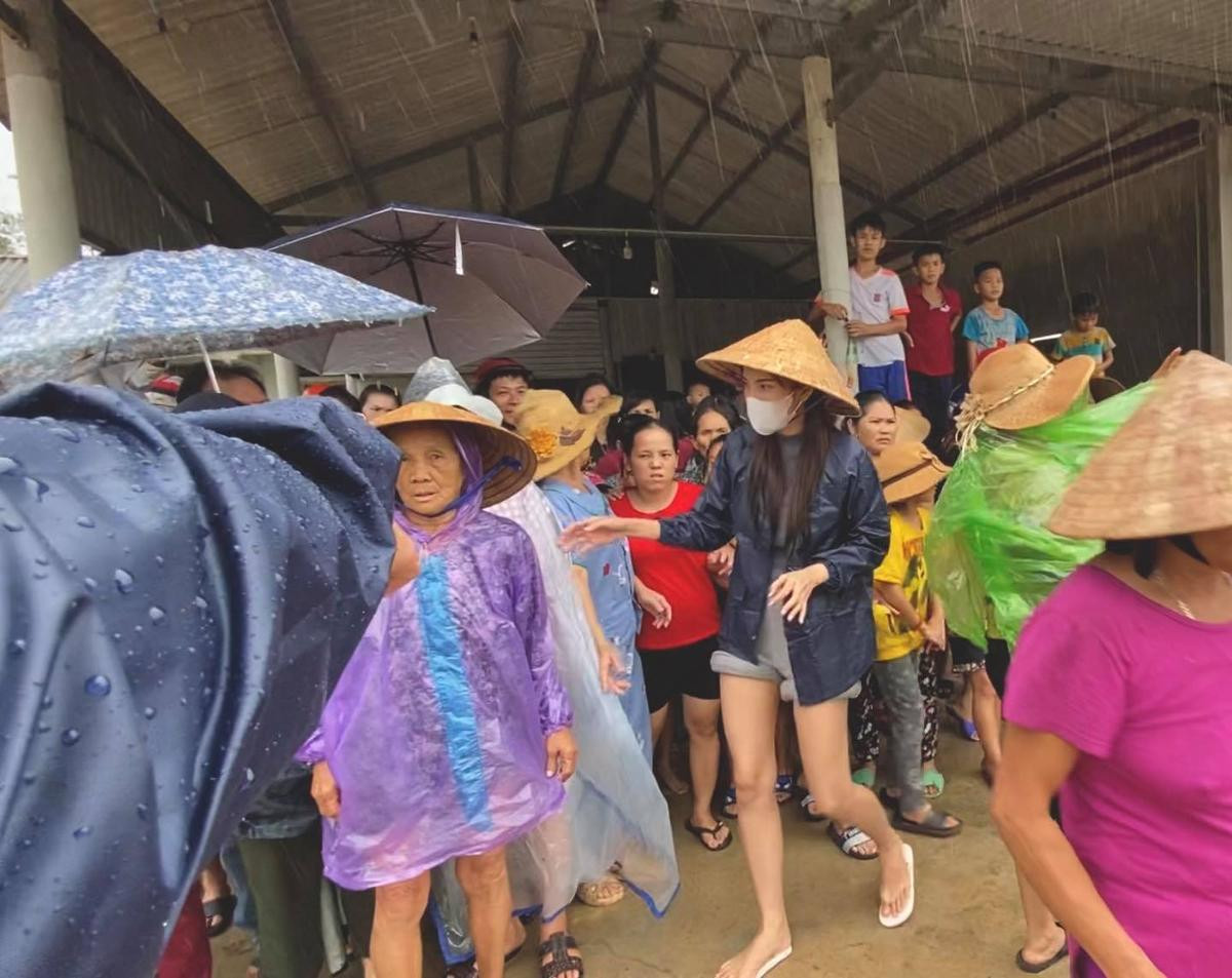 Thủy Tiên trải lòng sau khi nhận 100 tỷ từ thiện: 'Nhiều người khuyên mình cẩn thận kẻo mất hết sự nghiệp' Ảnh 5