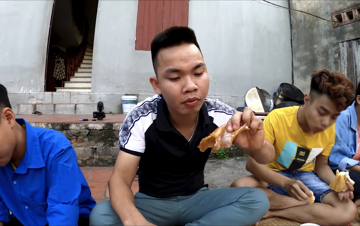 Bà Tân Vlog và 3 lần bị 'chiếm sóng' bởi các khách mời Ảnh 7