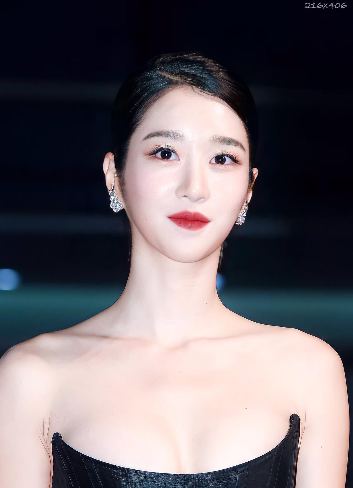 Quá sơ suất trong trang phục, Seo Ye Ji lộ ngực trên thảm đỏ 'Buil Film Awards 2020': Dân mạng bỏng mắt! Ảnh 1