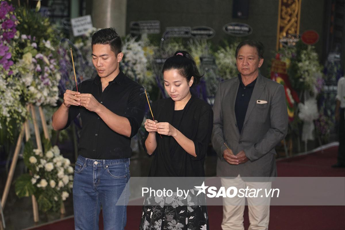 NSƯT Phi Điểu nén đau, NSND Kim Xuân, Thành Lộc nghẹn ngào tiễn biệt NSND Lý Huỳnh trong đêm cuối Ảnh 26