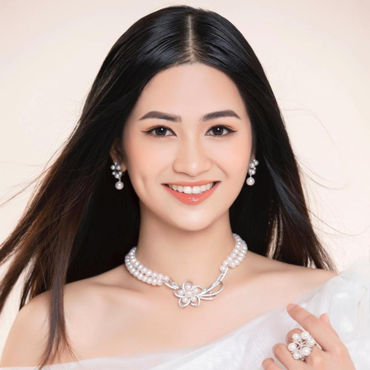 Muốn chắc suất đi chinh chiến Miss World, thí sinh Hoa hậu Việt Nam nên tham khảo chiêu bài của Tiểu Vy Ảnh 17