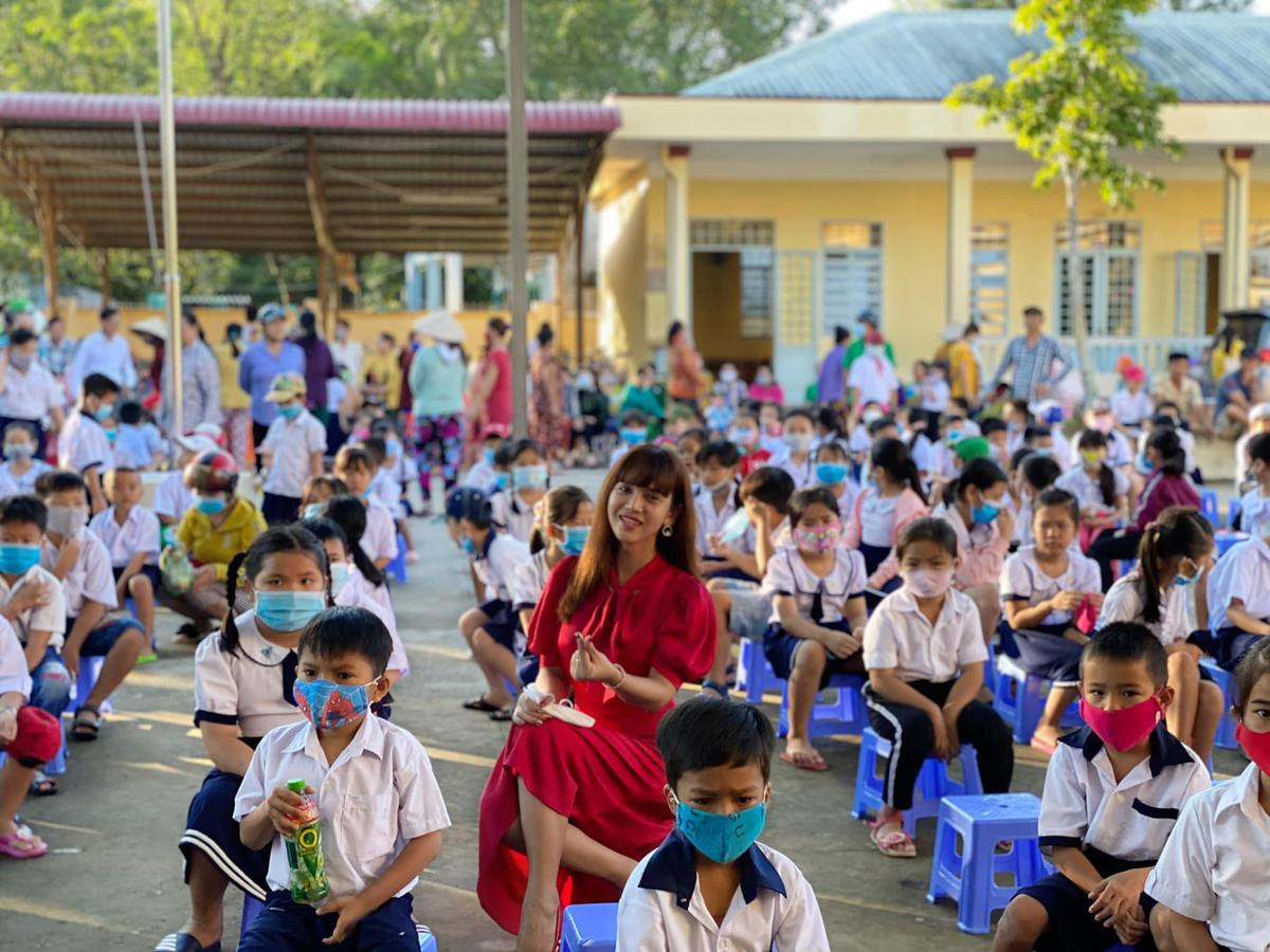 Bảy lần sửa ngực và nỗi đau của cô đào lô tô Yumi Ảnh 9