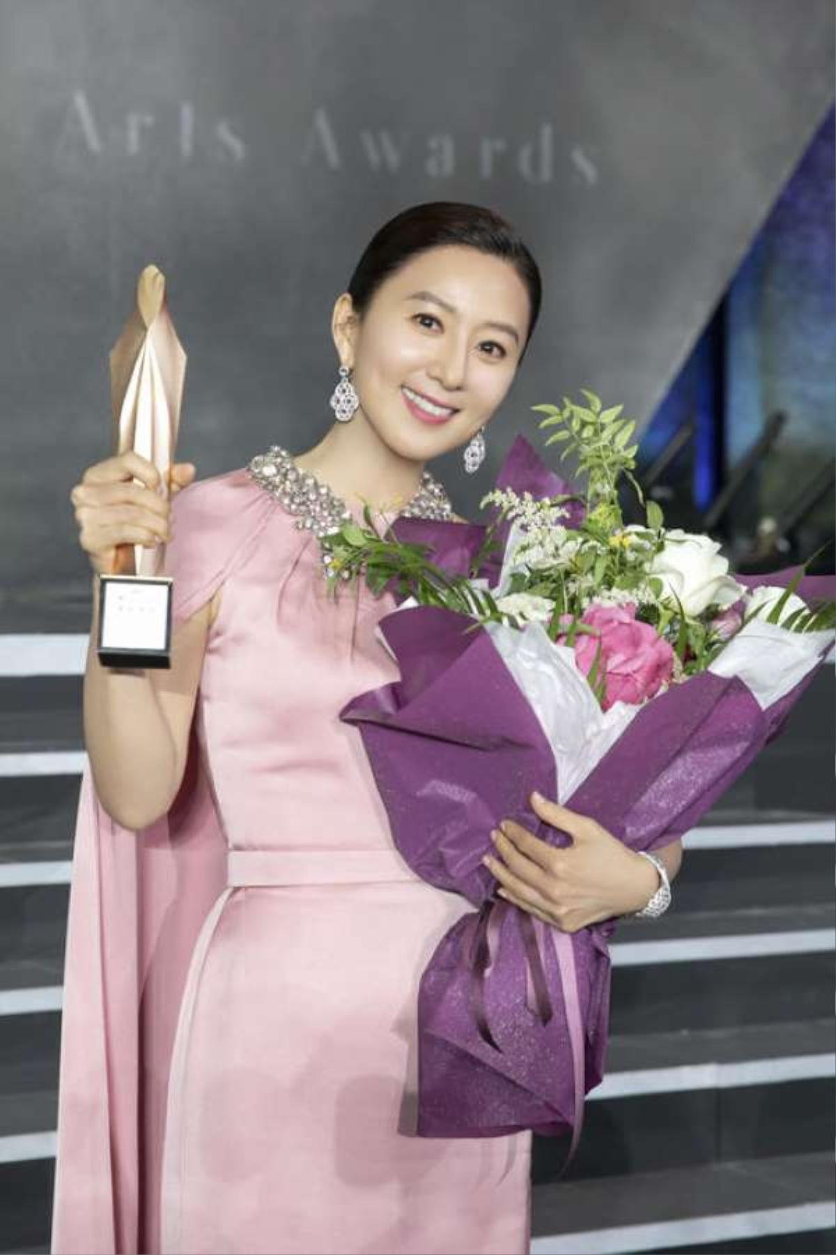 Địch Lệ Nhiệt Ba, Joo Ji Hoon và Kim Hee Ae thắng giải tại 'Asia Contents Award' - LHP Busan 2020 Ảnh 3