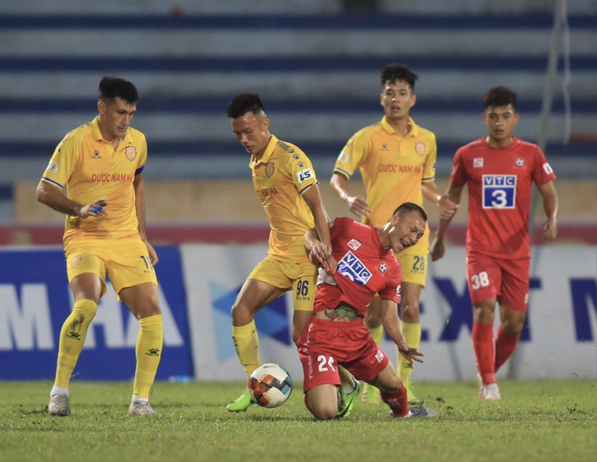 HLV Phạm Hồng Phú: 'Chắc chắn có tác động bên ngoài trận đấu với SLNA' Ảnh 1